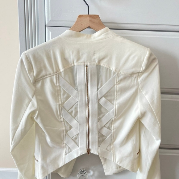 Blazer - Picture 2 of 2